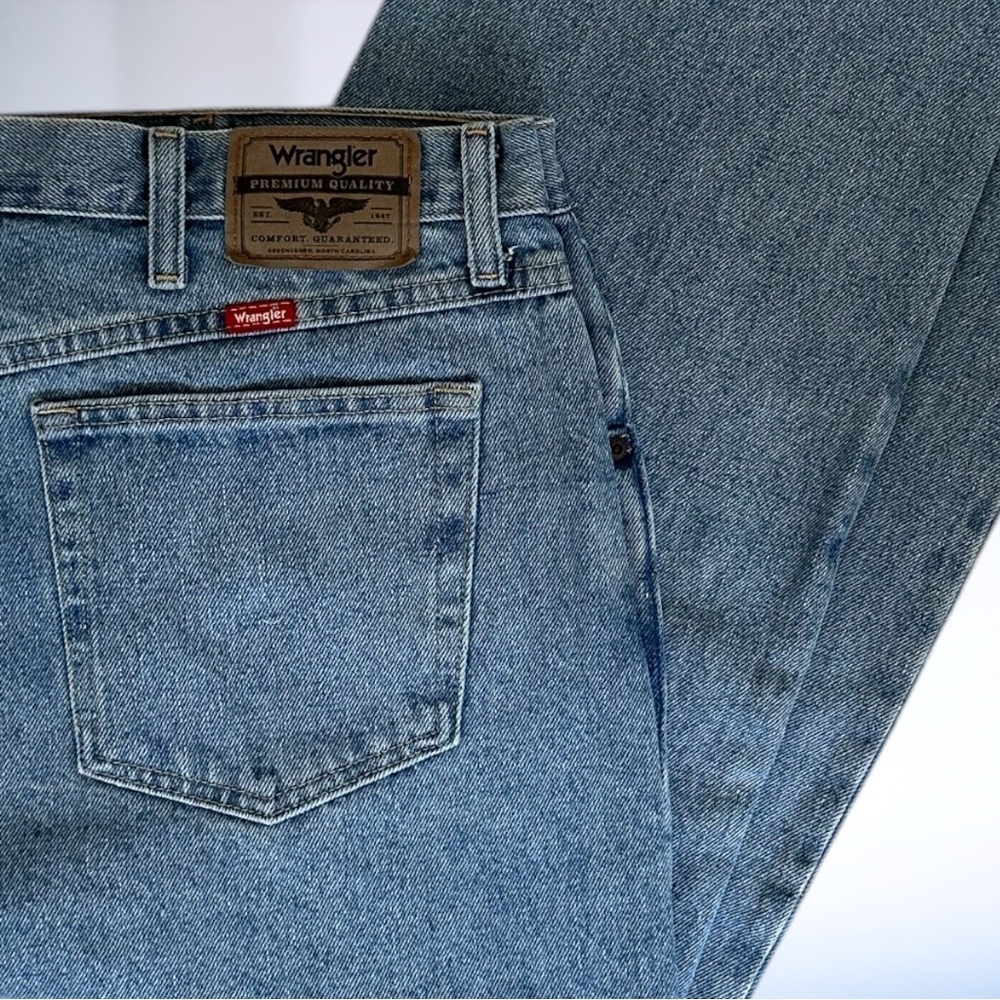 Wrangler Men's Premium Heavy Cotton Blue Jeans 38x30 Like New Relaxed Dad Jeans